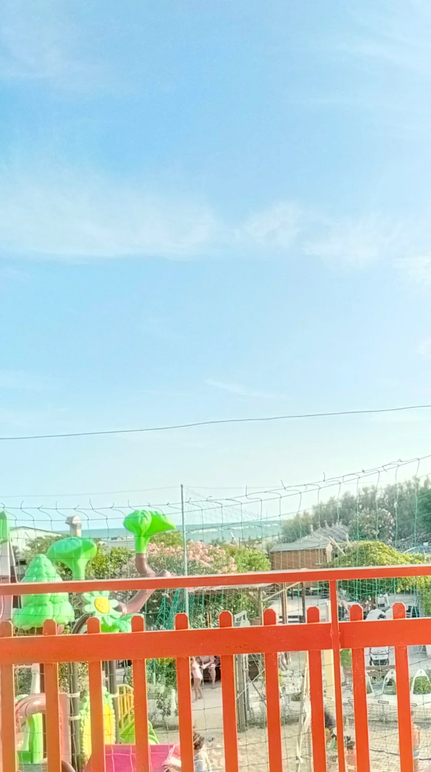 Vista dal balcone verso la zona dei giochi